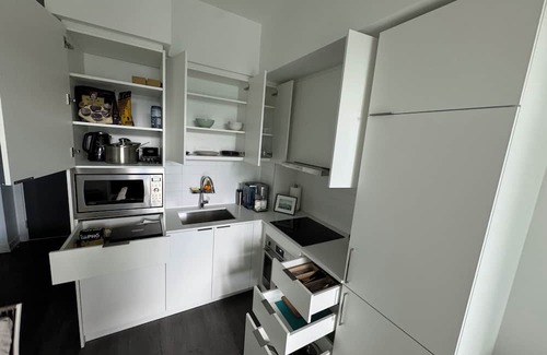 Newtonbrook Wohnung | Family sized condo in Toronto, steps to the Finch subway station and shops.
