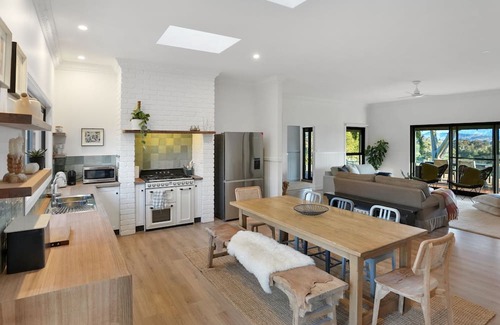 Mansfield Haus | Macs 75 - Luxurious Farm Getaway