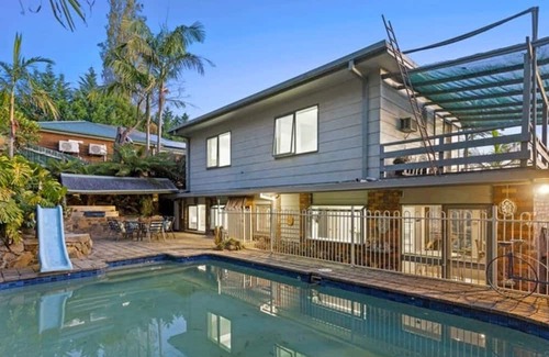 Upper Ferntree Gully Haus | Hilltop Pool Sanctuary near Puffing Billy, 1000 Steps & Westfield Knox