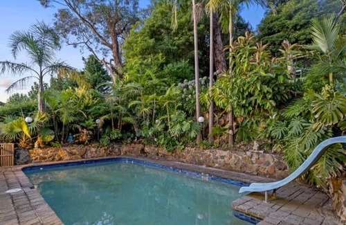 Upper Ferntree Gully Haus | Hilltop Pool Sanctuary near Puffing Billy, 1000 Steps & Westfield Knox