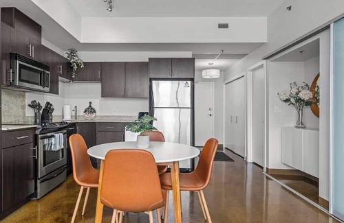 Mission District Wohnung | Perfect View| UG Stall| 2 Bed| Mins to Saddledome