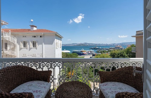 Adalar Wohnung | A luxury palace apartment with an amazing sea view in Princess Islands