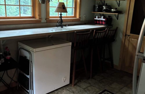 Dixfield Haus | Quiet Country Retreat Charming 3-bedroom rustic country house