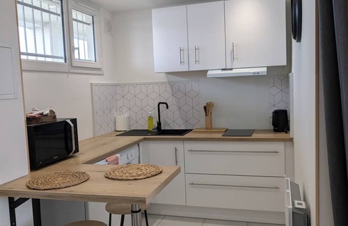 Tarbes Wohnung | Luminous studio with cosy charm, quiet location near town center