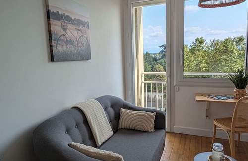 Tarbes Wohnung | Luminous studio with cosy charm, quiet location near town center
