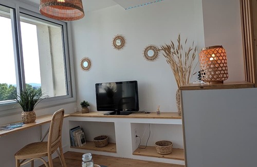 Tarbes Wohnung | Luminous studio with cosy charm, quiet location near town center