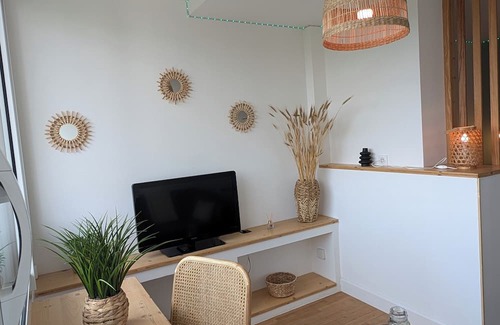 Tarbes Wohnung | Luminous studio with cosy charm, quiet location near town center