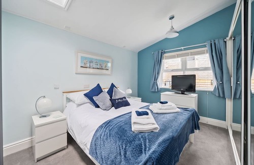 Stalbridge Hütte | Bentley's Retreat sleeps 2 guests in 1 bedroom