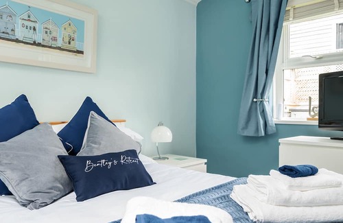 Stalbridge Hütte | Bentley's Retreat sleeps 2 guests in 1 bedroom