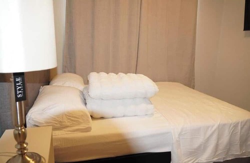 Chapel Hill South Haus | Clean, beautiful and spacious home close to gyms, malls and restaurants