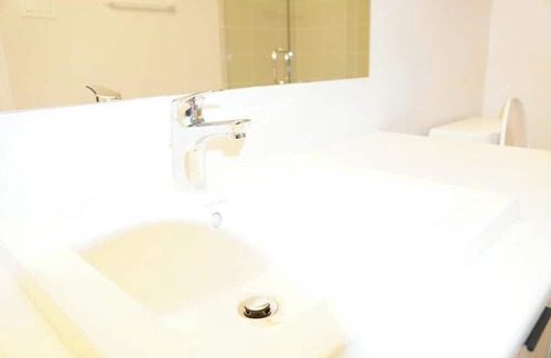Chapel Hill South Haus | Clean, beautiful and spacious home close to gyms, malls and restaurants
