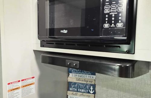 Henderson Haus | Cozy RV in Charming Henderson, Texas for Syrup Festival