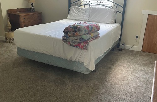 Scappoose Haus | Charming 3-bedroom house on 5 acres with WiFi and AC in delightful Scappoose