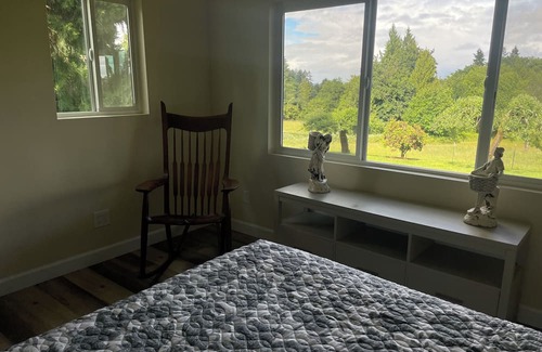 Scappoose Haus | Charming 3-bedroom house on 5 acres with WiFi and AC in delightful Scappoose