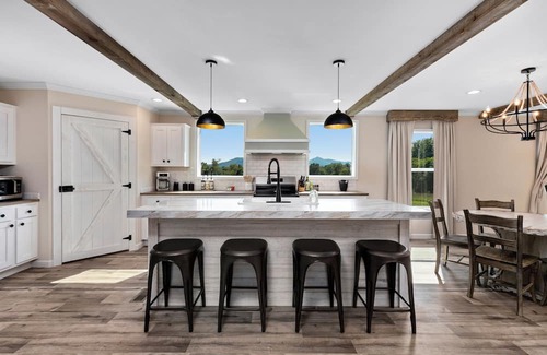 Faber Haus | Charming 3-bedroom Mountain View Retreat in Faber