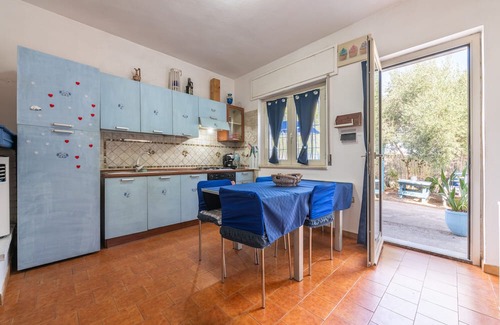 Giba Haus | Holiday Home 'La Casa Di Coccola' with Private Terrace, Wi-Fi and Air Conditioning