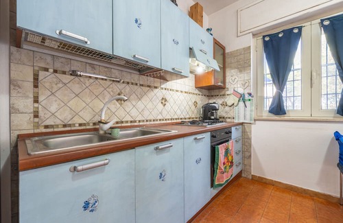 Giba Haus | Holiday Home 'La Casa Di Coccola' with Private Terrace, Wi-Fi and Air Conditioning