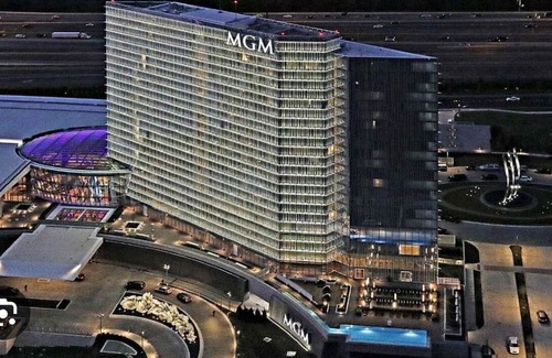 Oxon Hill-Glassmanor Haus | Entire 5-bedroom house in lovely Fort Washington with AC, WiFi, free parking