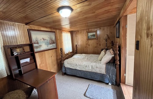 Marlinton Hütte | Charming cottage with WiFi/AC, Bicycling, Hiking, canoeing, Snowshoe Mtn, Cass.