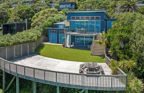 Muriwai Haus | Stunning views