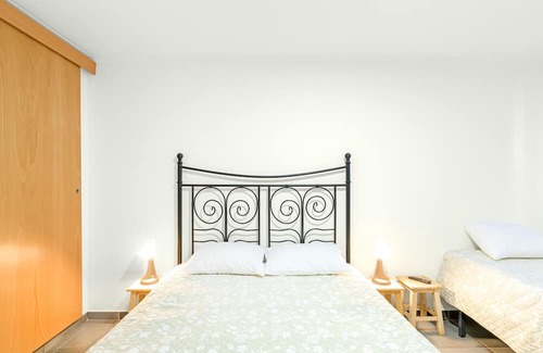 Sines Haus | Room 'Quarto Triplo Conforto 2' with Private Terrace and Wi-Fi
