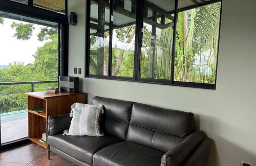 Parrita Haus | Mountaintop House with Breathtaking Views