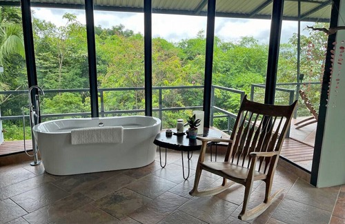 Parrita Haus | Mountaintop House with Breathtaking Views