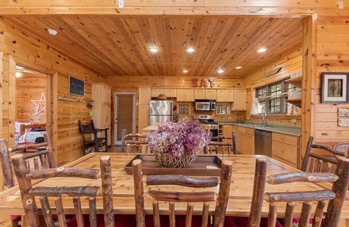 Lakeside Kabine | CEDAR LODGE HIDEAWAY: Private pool, private beach, fireplace, & firepit.