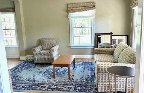 Hudson Haus | Spacious 6-bedroom house in charming Hudson