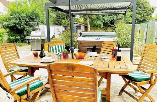 Le Blanc-Mesnil Haus | 2-bedroom house in enchanting Le Blanc-Mesnil with AC, WiFi, fitness room