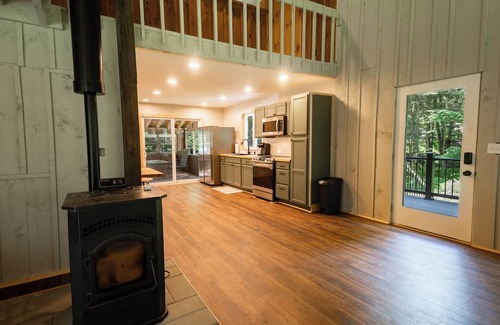 Woodgate Kabine | Beautiful 2- bedroom cabin in the Adirondacks with beach/lake access