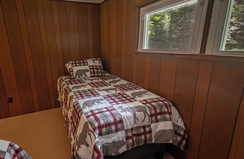 Woodgate Kabine | Beautiful 2- bedroom cabin in the Adirondacks with beach/lake access