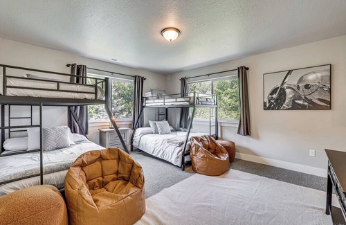 Tamarack Resort Kabine | Lakefront Family Getaway in Donnelly w/ Swim Spa!