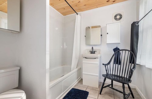 Summit Skihütte | Serene 4-bedroom chalet in Summit at 2100 feet elevation with mountain views