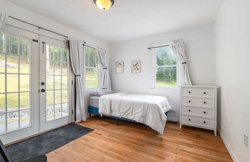 Summit Skihütte | Serene 4-bedroom chalet in Summit at 2100 feet elevation with mountain views