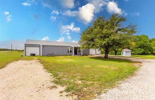 Salado Haus | Charming barn with 2 bedrooms and WiFi, AC in Salado