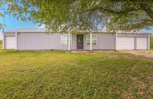 Salado Haus | Charming barn with 2 bedrooms and WiFi, AC in Salado