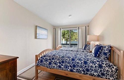 Lewisboro Haus | Charming 2.5 bedroom house with AC private beach front property on Lake Waccabuc