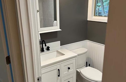 Lewisboro Haus | Charming 2.5 bedroom house with AC private beach front property on Lake Waccabuc