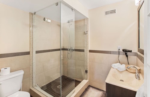Vaughan Wohnung | Cozy 1-BR, with Private Patio.