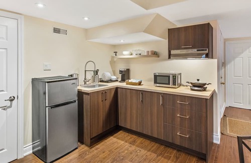 Vaughan Wohnung | Cozy 1-BR, with Private Patio.