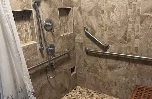 Stevens Point Sonstige | This historic downtown “castle-like” beauty has a unique style of it’s own!