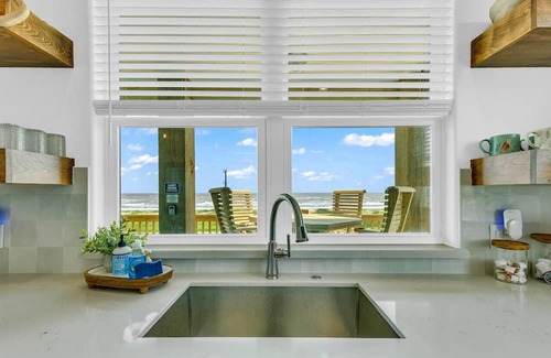 Port Bolivar Haus | Seaside Nest - Unobstructed Beach and Bay Views