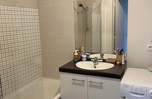 Monplaisir Wohnung | Entire apartment near Jean-Macé