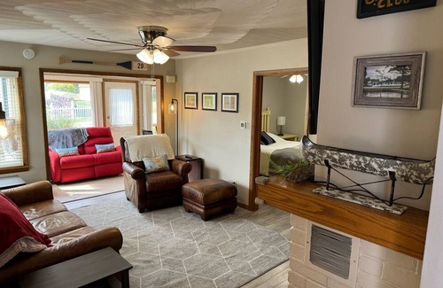 Edinboro Haus | Lolly's Lookout a Spacious 5-bedroom house in Edinboro, PA