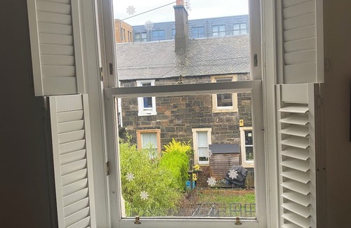 Tollcross Hütte | Charming 2-bedroom cottage in enchanting central location in Edinburgh