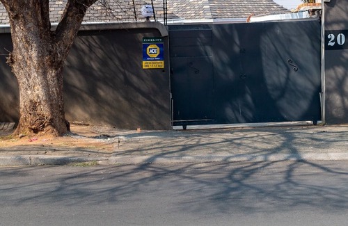Greater Johannesburg Metropolitan Area Haus | The Ogans Glen with Bathnn