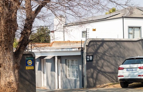 Greater Johannesburg Metropolitan Area Haus | The Ogans Glen with Bathnn