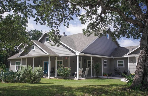 Oatmeal Haus | Hill Country Heaven 4 acres/ 3 BR 2.5 B with a pool and amazing views!