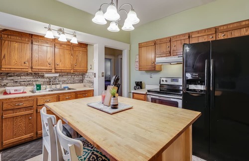 Cumberland Haus | NEW LISTING! Your Private Oasis with Stunning Mountain Vistas by RedAwning